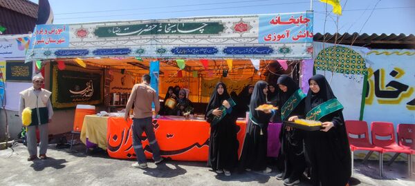 همکاری خادمیاران مدرسه فاطمیه با چایخانه دانش‌آموزی حضرت رضا (ع) در شیروان