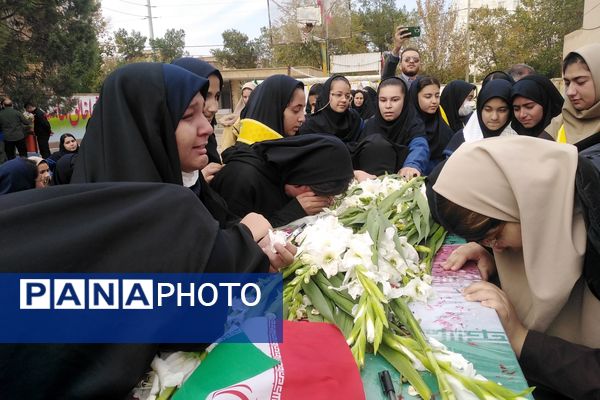 مزین شدن مدرسه حاج آقا توکلی به رایحه شهید گمنام 