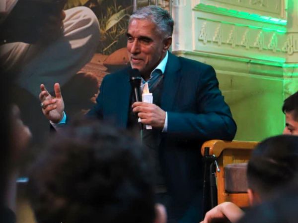 جلوه‌ای از اعتکاف دانش‌آموزی در مسجد امام علی‌بن‌ابی‌طالب (ع)