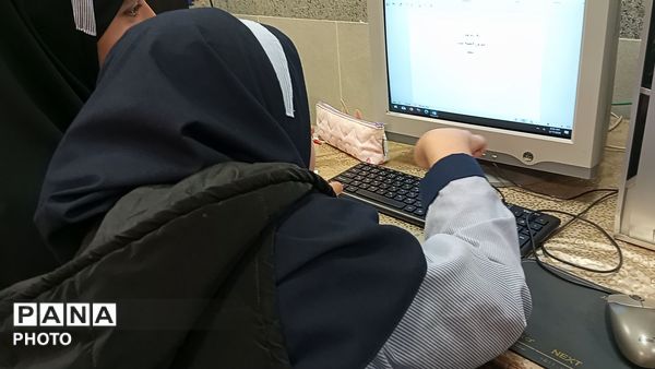 کلاس کامپیوتر ویژه دانش آموزان مدرسه ناهید نخودی 