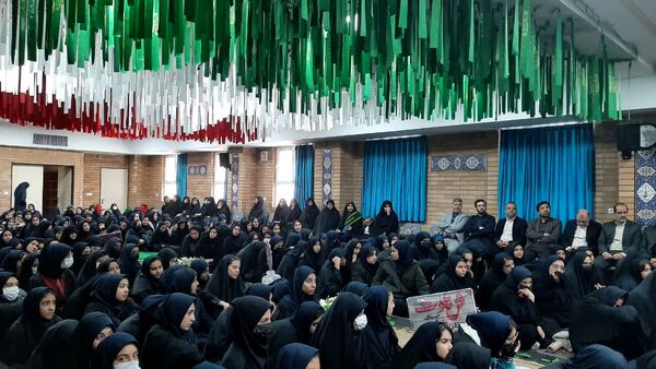 روایتگری مادر شهید مدافع امنیت «حسن مختارزاده» در جمع دانش‌آموزان