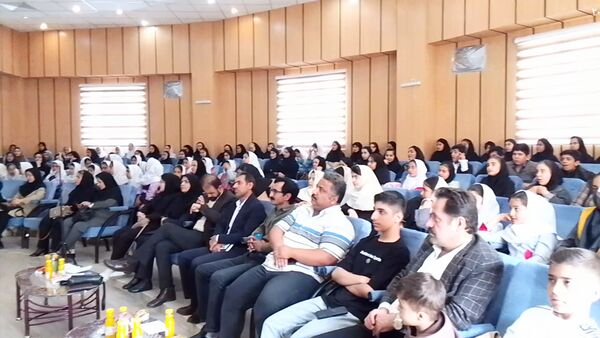 تقدیر از دانش‌آموزان مستعد در آستانه روز دختر