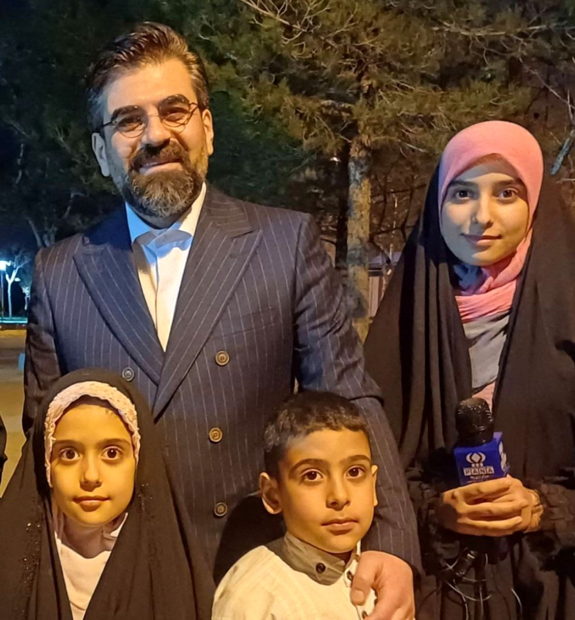 هرکه اهل قرآن و اهل بیت است با عملش مردم را به راه درست دعوت می کند