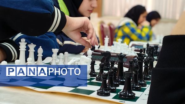 مسابقات ورزشی شطرنج دانش آموزان دوره دوم
