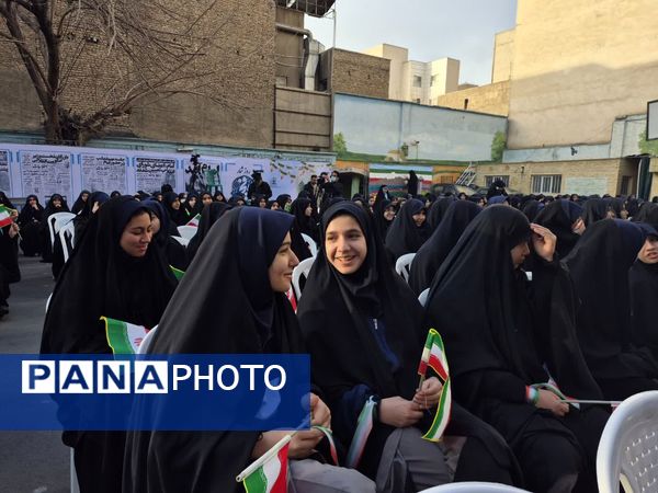 صدای انقلاب طنین انداز شد