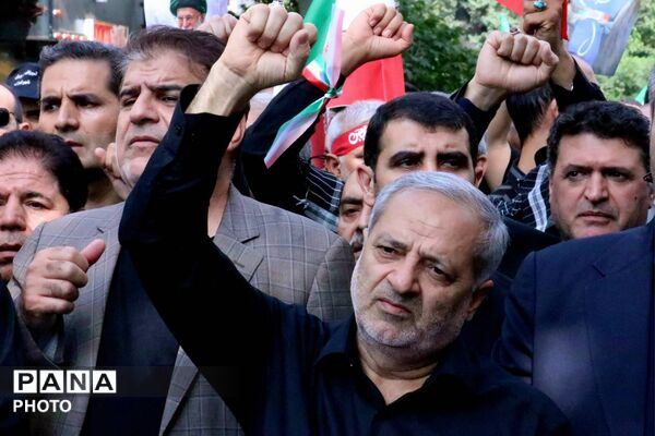 حضور وزیر آموزش و پرورش در مراسم وداع با رهبر شهید