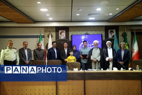 تقدیر از رتبه دوم کنکور سراسری در شورای برنامه‌ریزی آموزش و پرورش قم