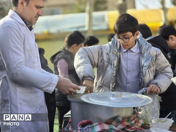 بازارچه کسب‌وکار دانش‌آموزی در دبیرستان بعثت گامی نو در تقویت هوش مالی نوجوانان