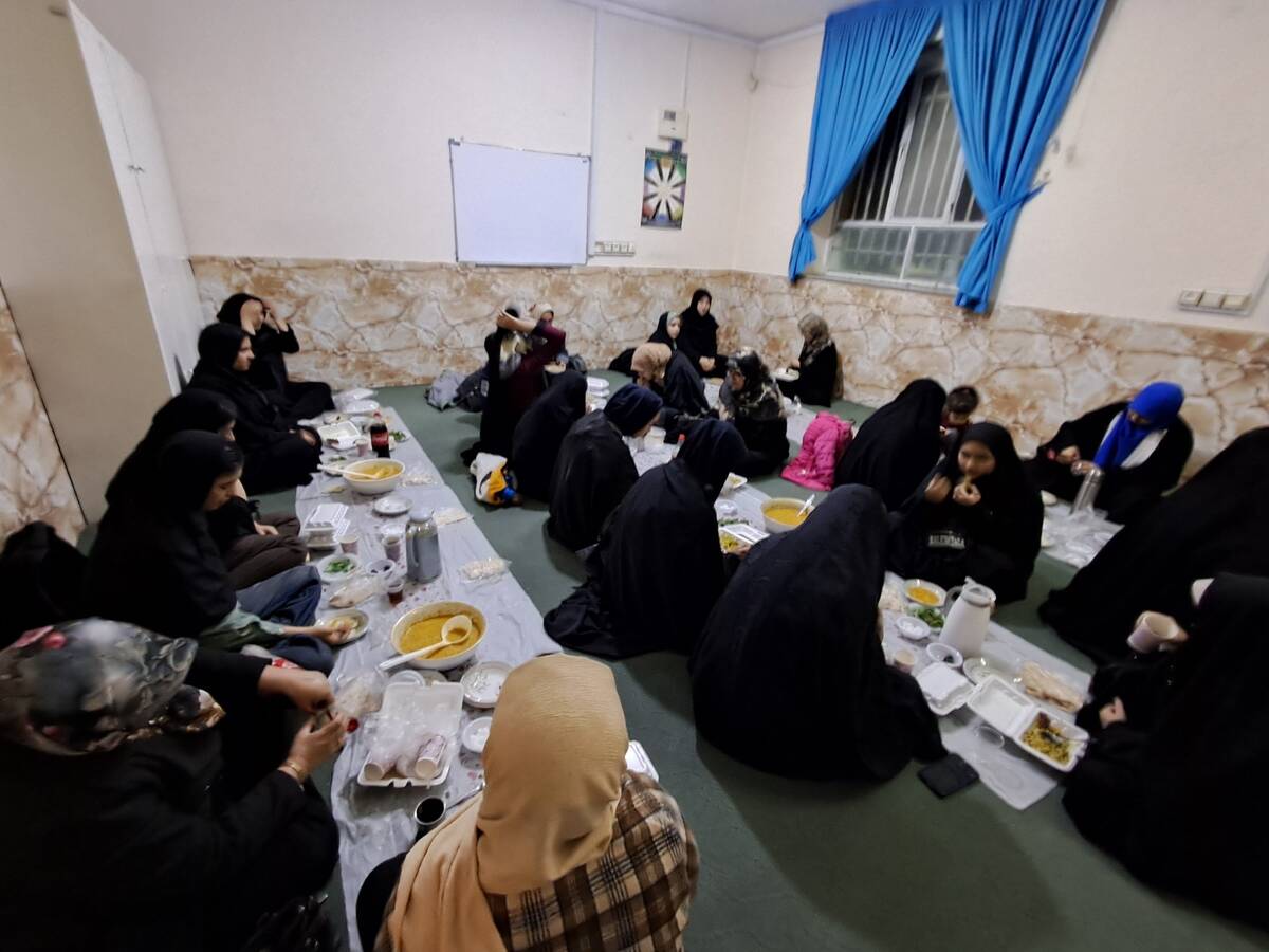 دورهمی دانش‌آموزان انجمن کانون امید انقلاب ناحیه پنج 
