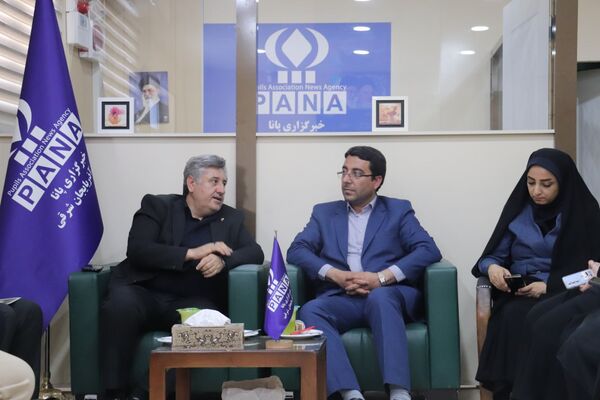 حضور مدیرکل فرهنگ و ارشاد اسلامی آذربایجان شرقی در دفتر خبرگزاری پانا استان به‌مناسبت روز خبرنگار