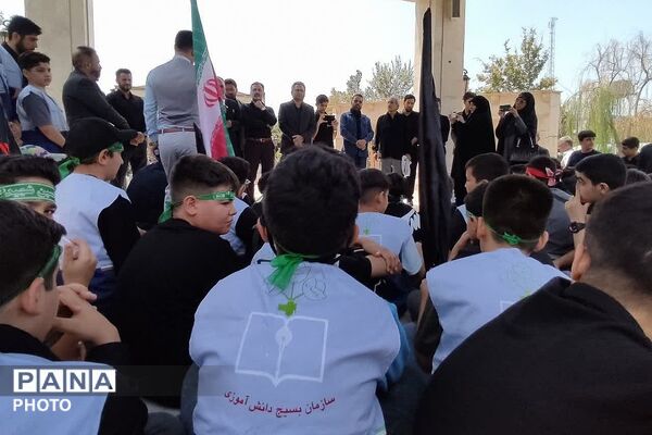 حضور دانش‌آموزان و فرهنگیان ناحیه دو شهرری در مراسم اربعین حسینی اداره کل آموزش و پرورش 