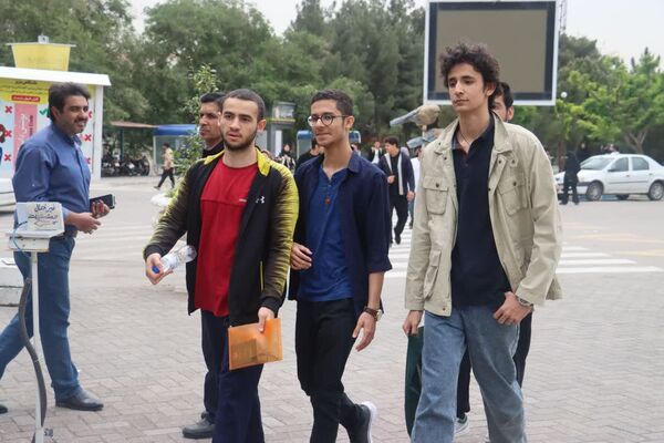 غوغای دانشگاه فردوسی مشهد در روز کنکور ۱۴۰۴