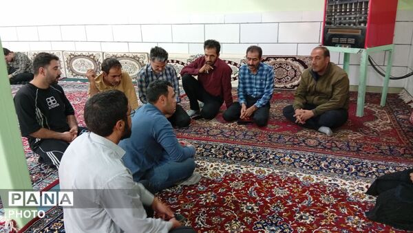 جلسه انجمن اولیا در روستای کمک سفلی