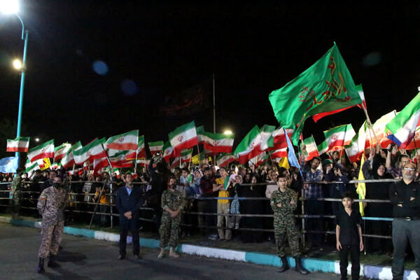مراسم نمایش موشک در میدان امام حسین (ع) یزد