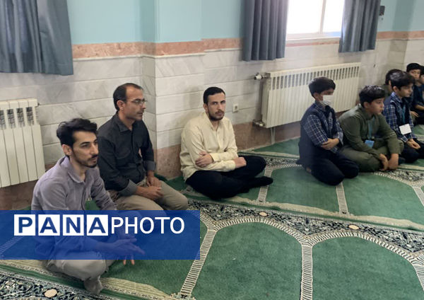 نشست صمیمی پلیس با دانش‌آموزان مدرسه شهدای غزه قم