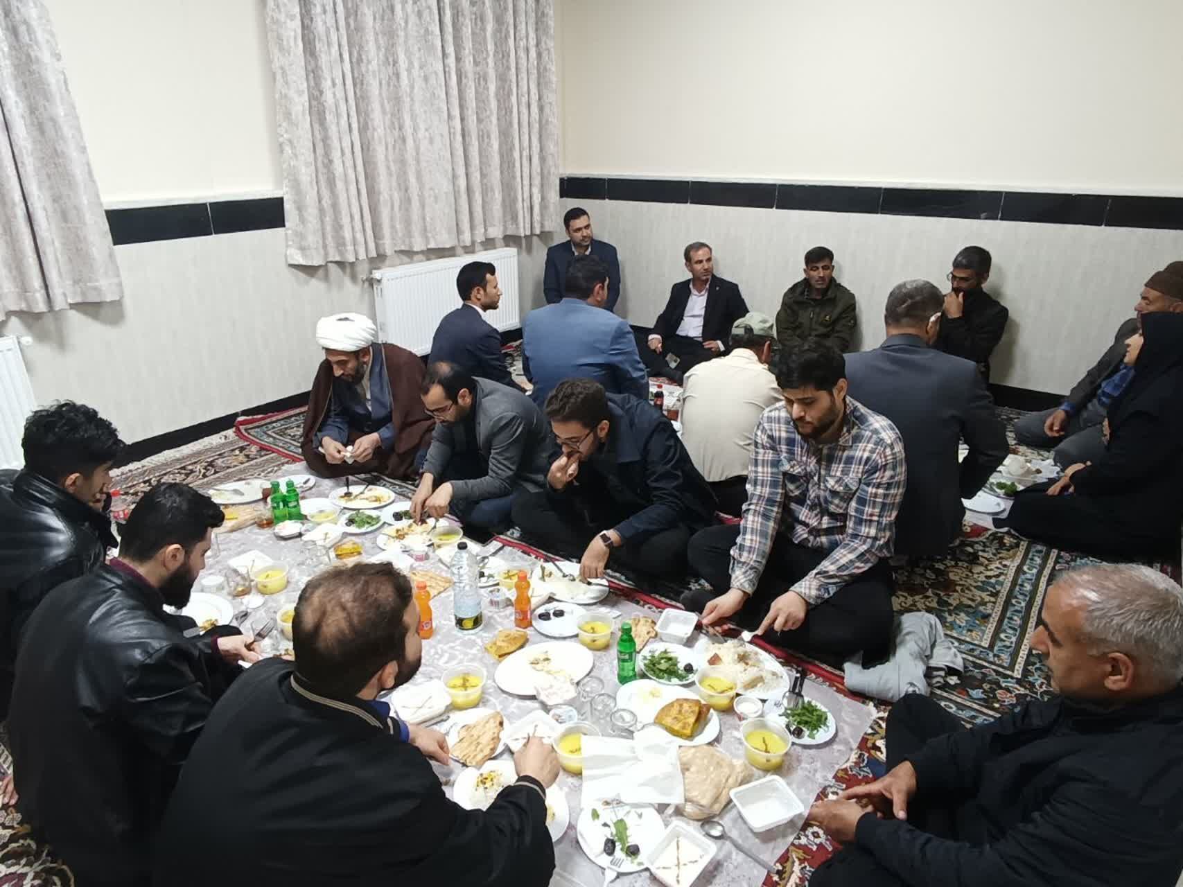 محفل انس با قرآن کریم در دبیرستان دخترانه شهدای زیارت 