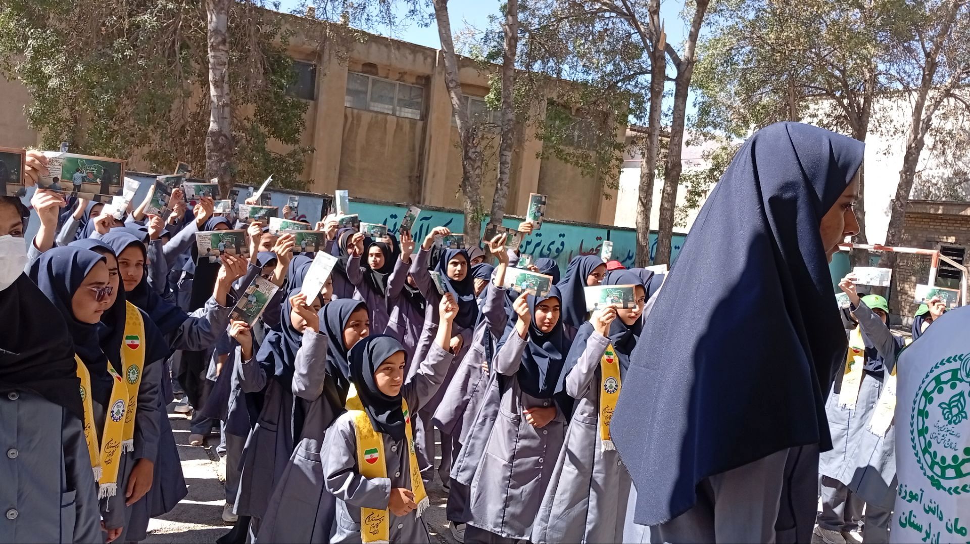 برگذاری جشن عاطفه‌ها در دبیرستان الزهرا 