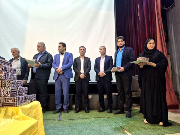 تجلیل از ۱۵۰ دانش‌آموز افتخار آفرین در مسابقات فرهنگی، هنری و پرسش مهر ریاست جمهوری 