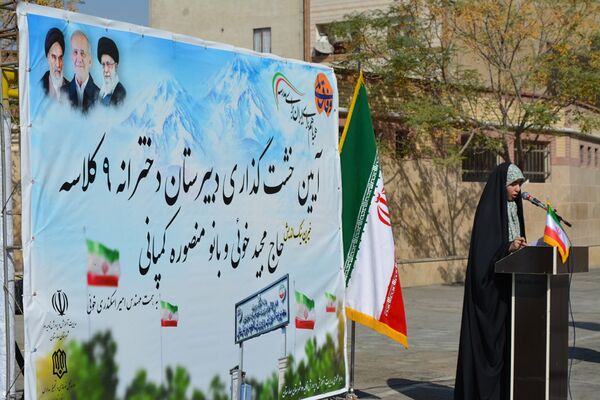 حاج مجید خوئی و بانو کمپانی، سازندگان ۹ کلاس جدید برای دختران بهارستانی