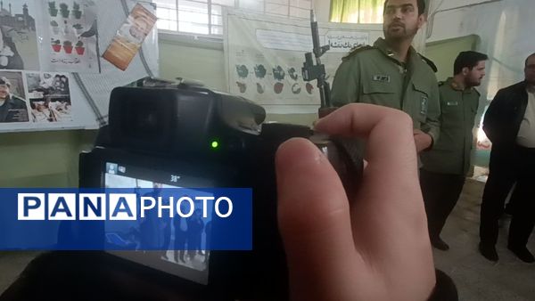 گذری بر روز اول و روز دوم نمایشگاه دهه فجر دبیرستان شاهد ابوذر غفاری