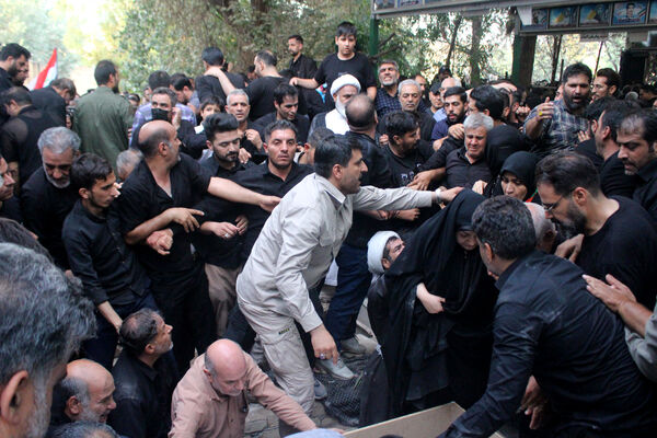 خاکسپاری نوجوان شهید «محمدحسین خاکی» در گلزار شهدای قم