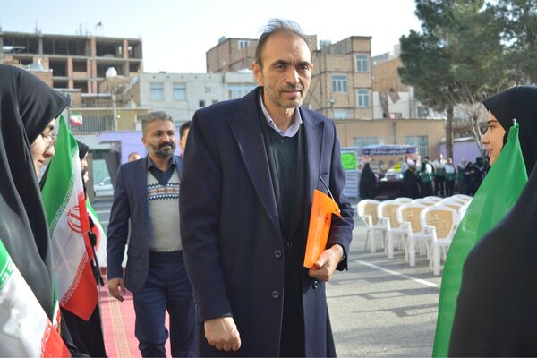 طنین زنگ انقلاب در بهارستان‌دو 