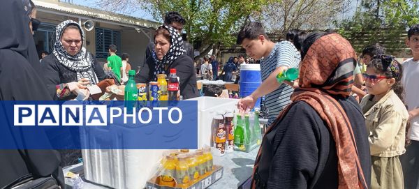 برپایی بازارچه در مدرسه ولیعصر آشخانه 