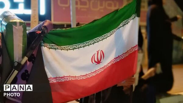 حضور پرشور مردم در تجمع انقلابی، صحنه‌ای از همبستگی و ایستادگی