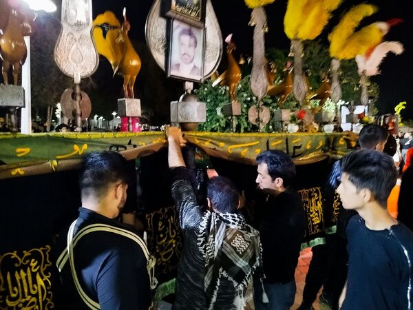 اجتماع عزاداران در جوار امامزاده سید حمزه کاشمر به مناسبت شام غریبان