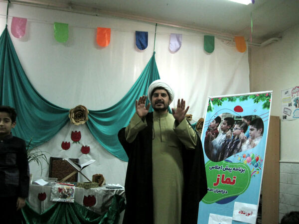 برگزاری پیش‌اجلاسیه نماز در دبستان سمیه قم