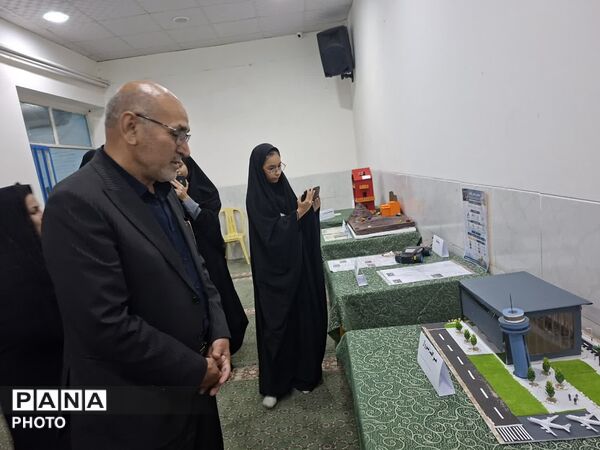 غرفه دبیرستان دخترانه شاهد طالقانی به‌مناسبت هفته مشاغل 