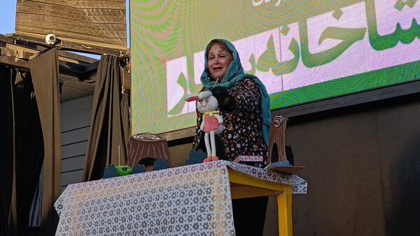 تماشاخانه سیار در شهر سفیددشت 