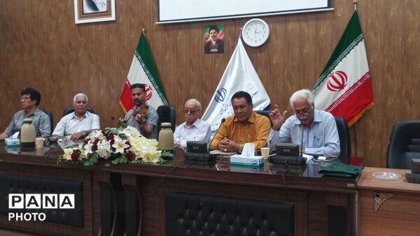 جلسات هفتگی پیشکسوتان فرهنگی در دبیرستان خیام