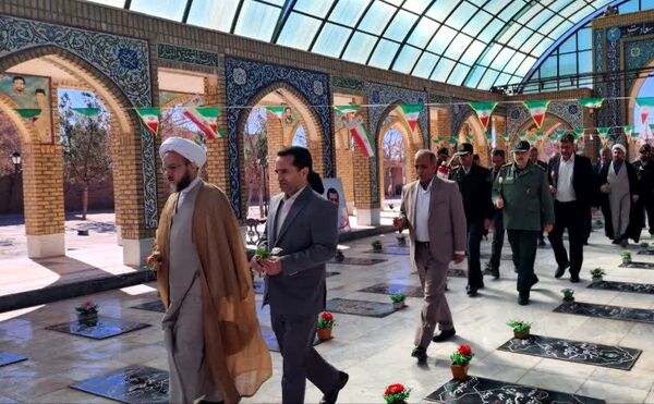 گلباران گلزار شهدای خلیل‌آباد در دهه فجر