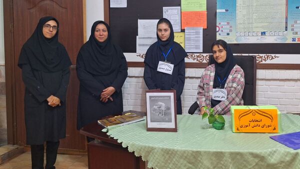  انتخابات شورای دانش آموزی در دبیرستان دخترانه قویدل