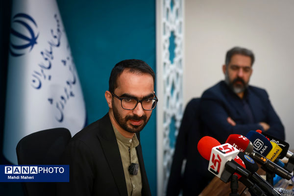 نشست خبری رئیس باشگاه دانش‌پژوهان جوان