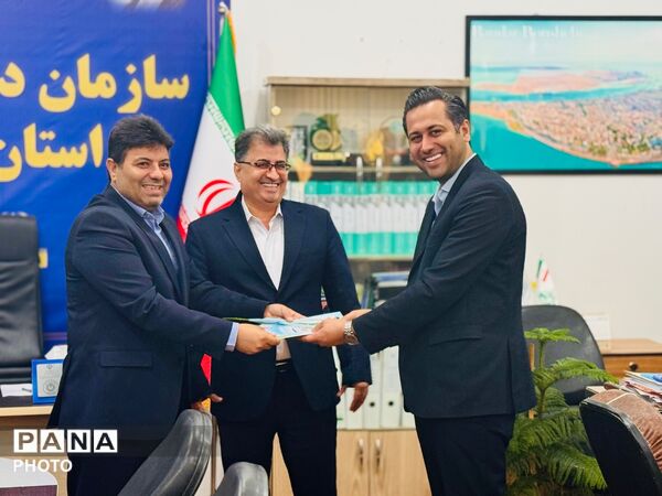 بازدید مدیرکل آموزش و پرورش استان به‌مناسبت سالروز تاسیس سازمان دانش‌آموزی