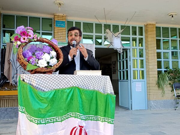آغاز سال تحصیلی در مدرسه عشقی‌فرد همزمان با هفته دفاع مقدس