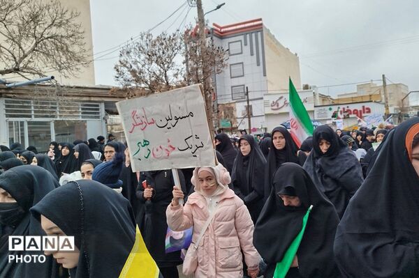 حضور پرشور‌ دانش آموزان در قدس امسال به یاد میناب 