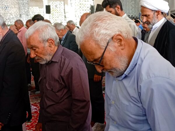 نماز جمعه‌ای با رنگ و بوی معلمی