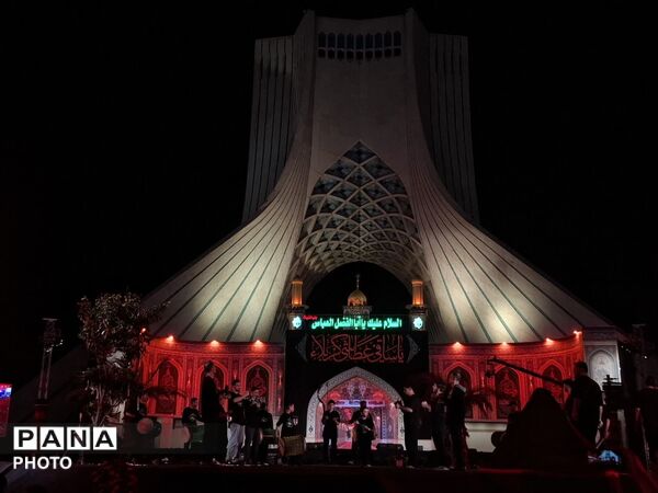 قاب های دیدنی برگزاری آیین «محرم‌شهر» در میدان آزادی با حال و هوای اربعینی