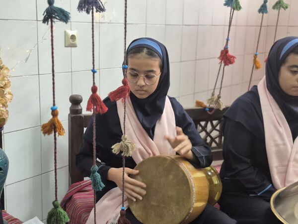 هفته ماها، فرصتی برای درخشش استعدادهای هنری دانش‌آموزان دبیرستان شهید همت