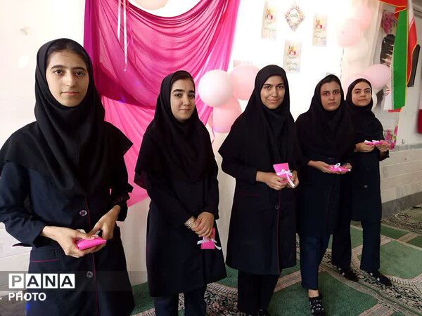 گرامیداشت روز پرستار در دبیرستان سید احمد فاتحی یک قم