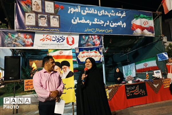 حضور پرشور دانش‌آموزان دبیرستان امام علی(ع) متوسطه اول در غرفه شهدای دانش‌آموز ورامین