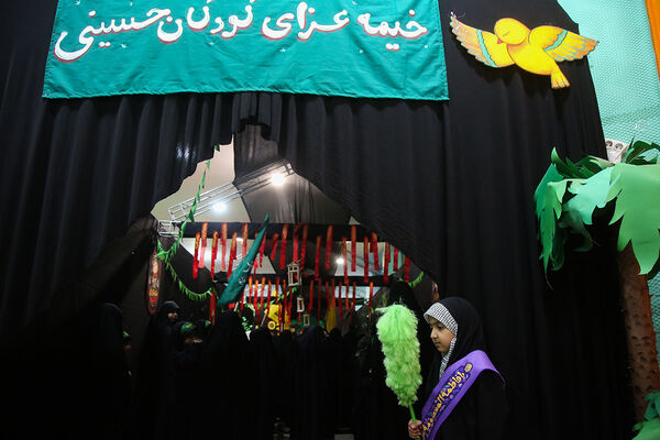 عزاداری کودکان هیات «زیر گنبد طلا» برای دختر سه ساله امام حسین(ع)