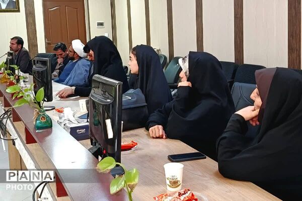 تقدیر از دانش آموزان منتخب فرصت نوجوانی منطقه جوادآباد