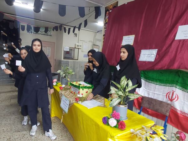 جلوه‌هایی از انتخابات شورای دانش‌آموزی در مدرسه حضرت آسیه(س) قم