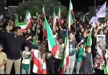 تجدید میثاق با امام شهید و بعیت با رهبر جدید انقلاب مردم بیکاه رودان 