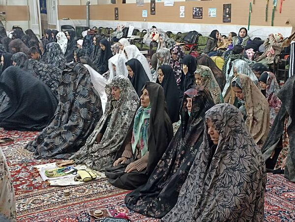 قرائت دعای ام داوود در مراسم معنوی اعتکاف بزنجرد