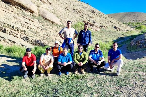 کوهپیمایی آتش‌نشانان فردیس روحیه تیمی و آمادگی عملیاتی را تقویت کردند